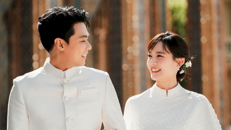 แดน-วรเวช-แพทตี้-อังศุมาลิน-โพสต์ภาพคู่ชุดไทยสีขาว-พร้อมแคปชันหวาน
